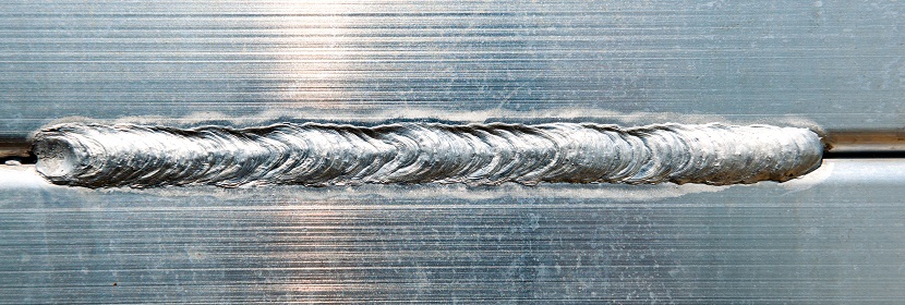 金屬基復(fù)合材料室溫拉伸試驗